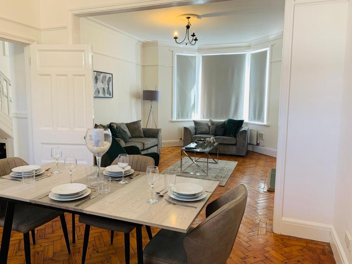 4 Bedroom House Nr City Centre Holiday home