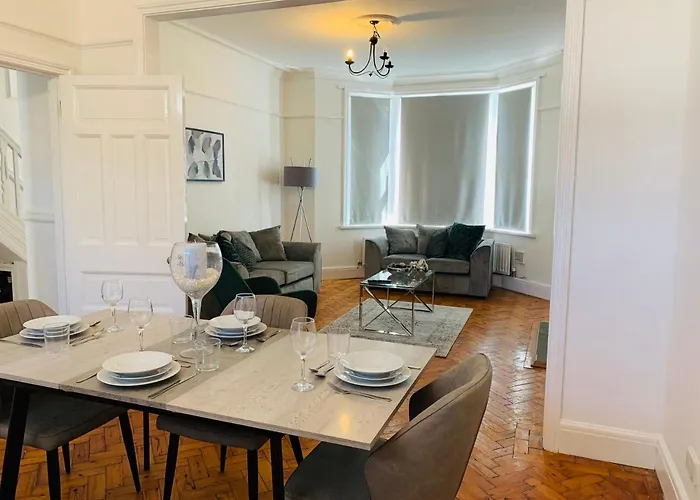 4 Bedroom House Nr Cardiff City Centre
