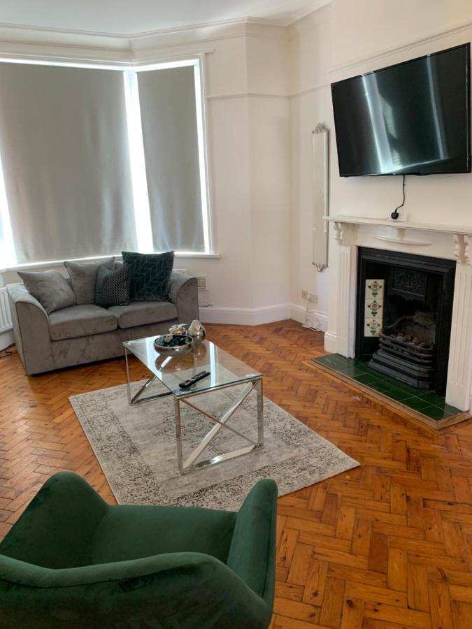 4 Bedroom House Nr City Centre Holiday home