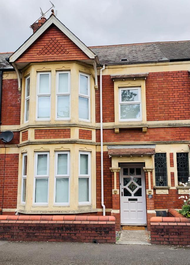 4 Bedroom House Nr City Centre Holiday home Cardiff