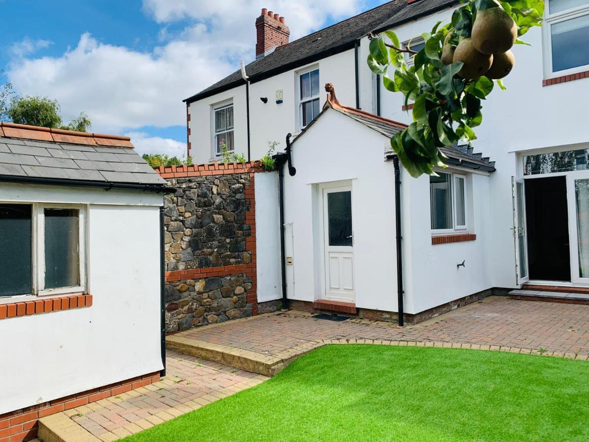 4 Bedroom House Nr City Centre Holiday home *